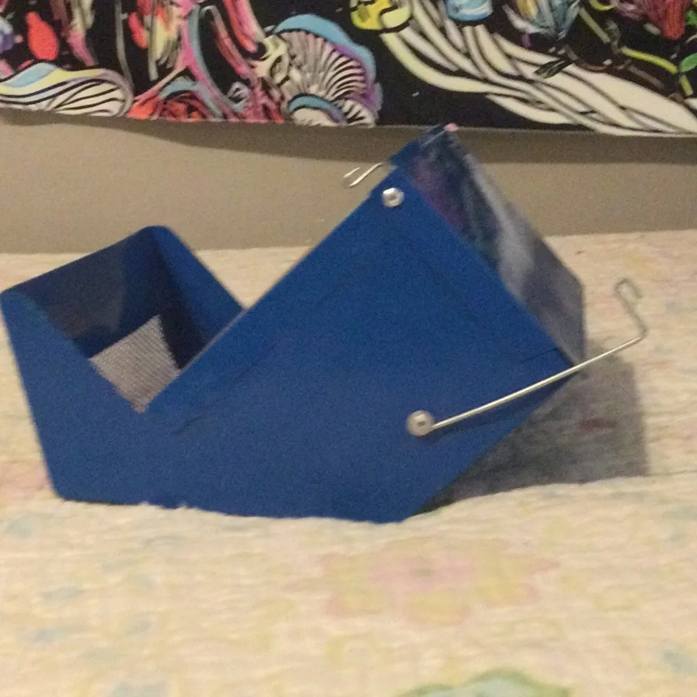 Small animal feeder